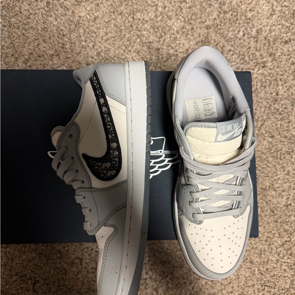 Men’s Air Dior Gray and White Sneakers - Picture 4 of 7